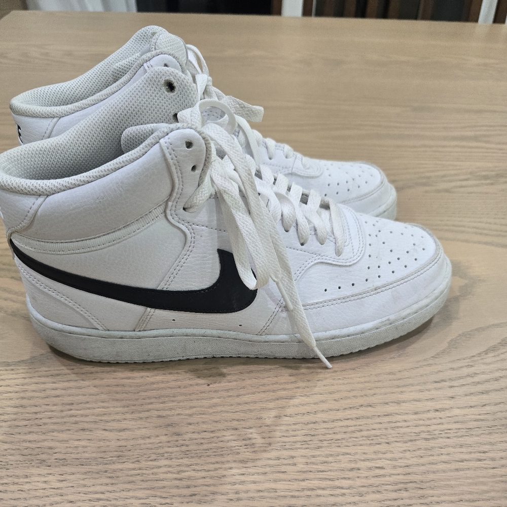 Pre-Loved // Nike White High-Top Sneakers